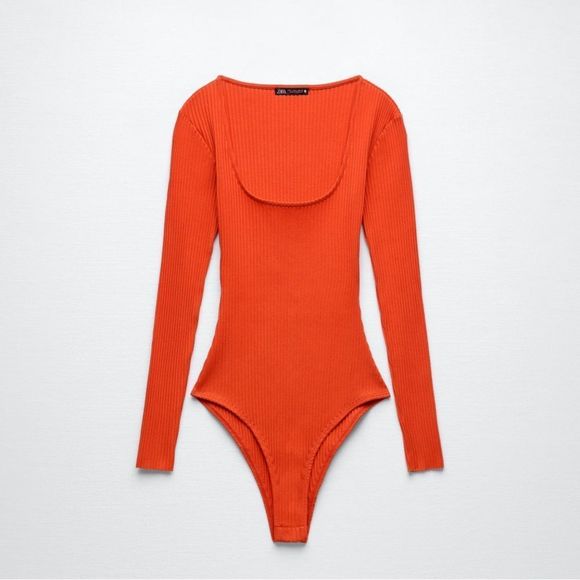 Zara - SQUARED NECK RIBBED BODYSUIT RED - REF. 0858/632  - Medium - Picture 1 of 2